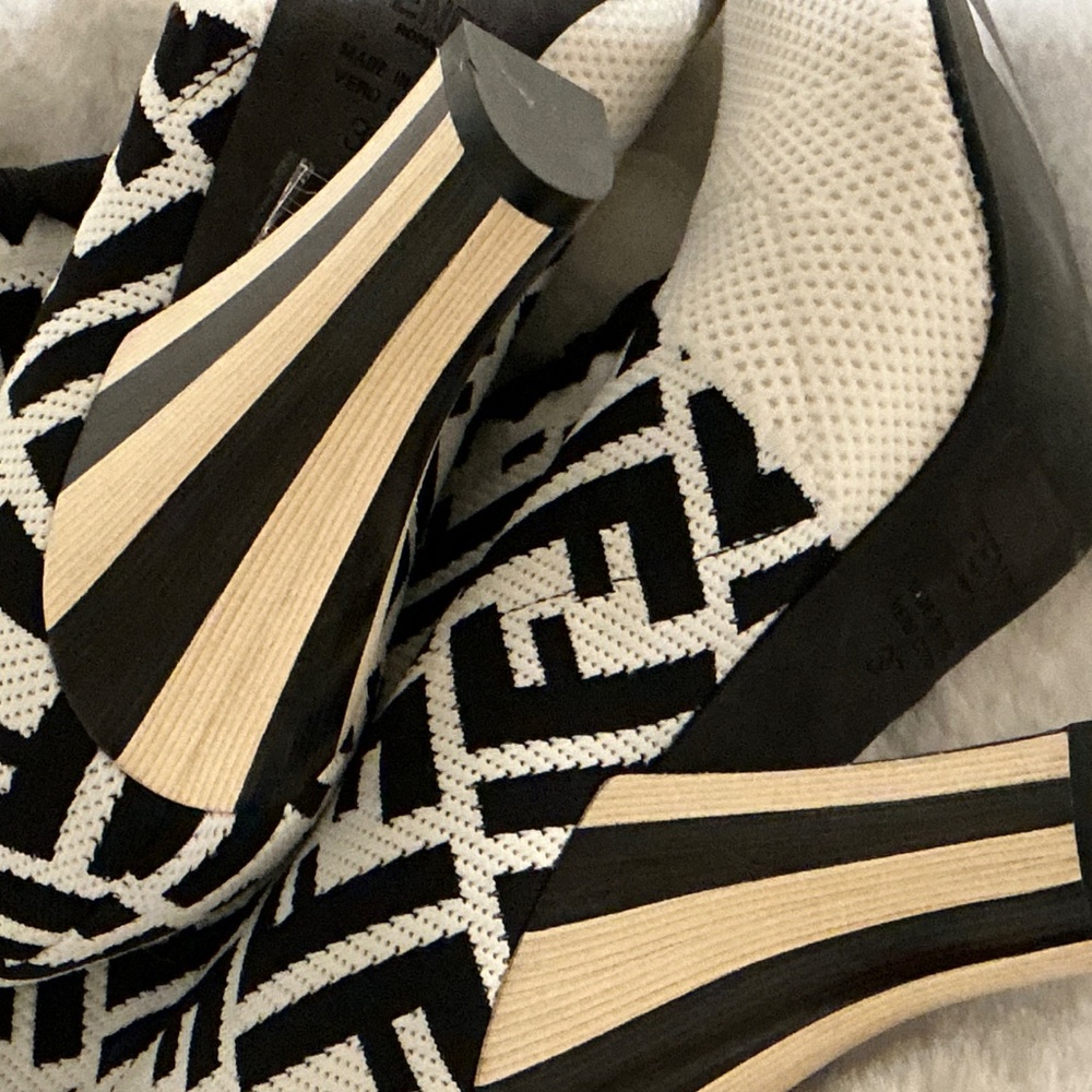 Fendi Black/White Sweater Ankle Boots Size 37 - Picture 3 of 16